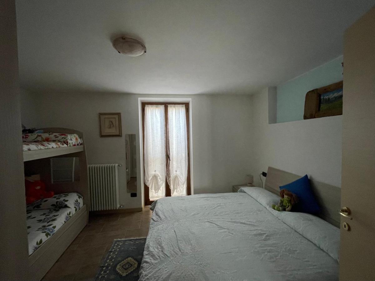 La Casa Di Pucci Nel Borgo Affrescato Di Parlasco Cortenova Екстериор снимка